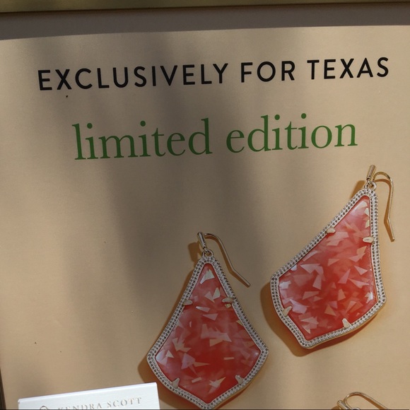 Kendra Scott Iridescent Coral Alex necklace - Picture 7 of 8